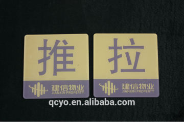 QCY-SHD-19 customized new style clear acrylic sign holder for display