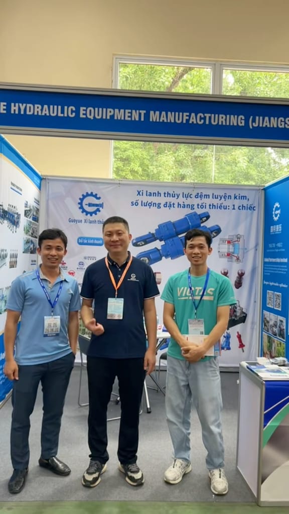 Guoyue Hydraulic Team at VINAMAC EXPO HANOI 2026