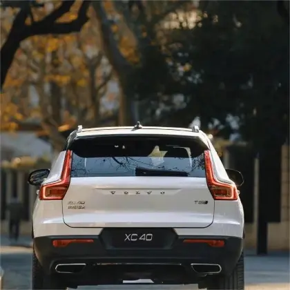 Volvo XC40 2.0T B3 FWD: Fashionable Compact SUV with Dual Clutch Performance