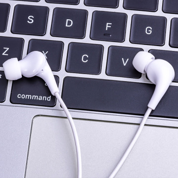 Borong OEM Stereo Bilateral Baru Berwayar dalam Ear MP3 Muzik Earphone