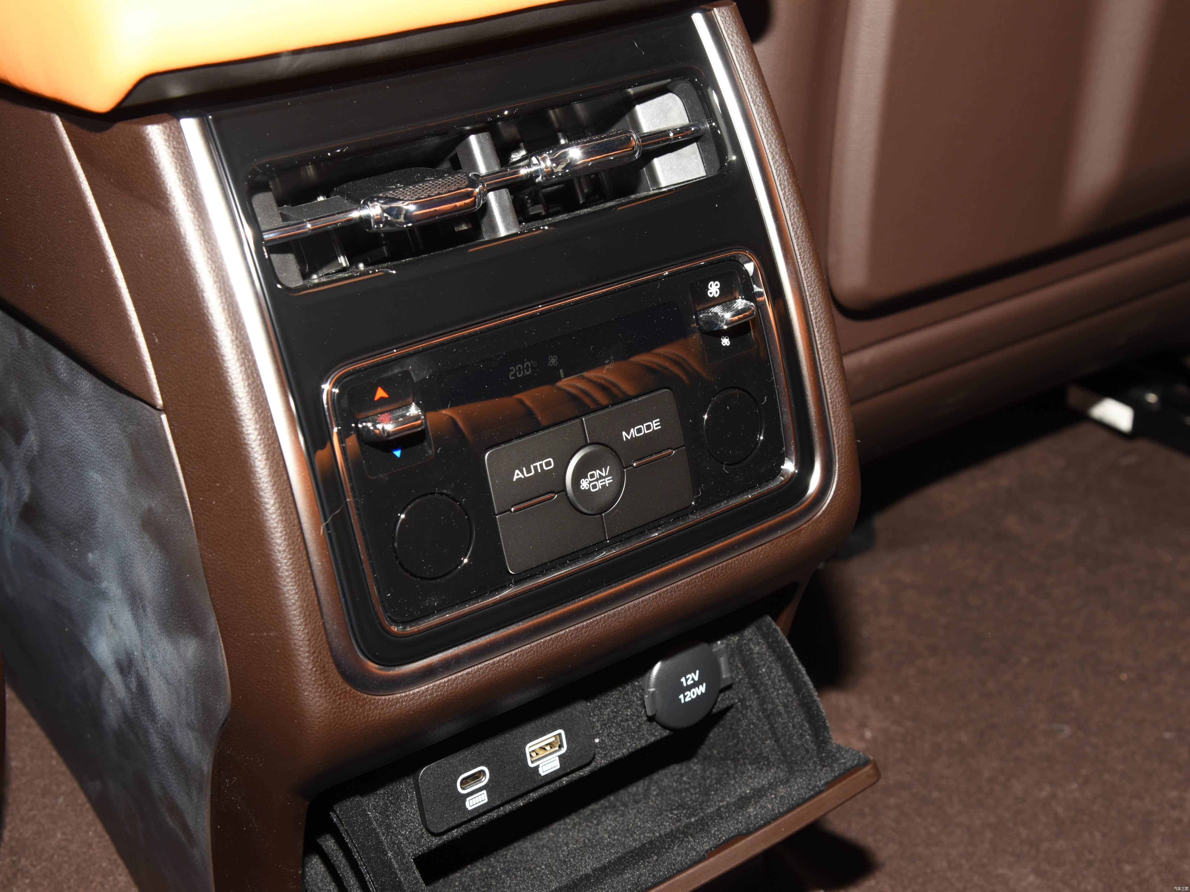 TANK500 Interior