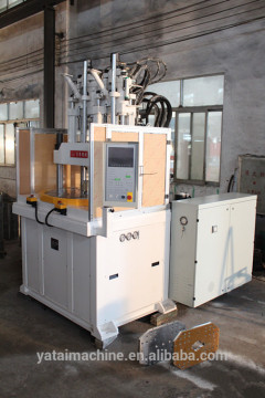 Vertical 2 station plastic injection molding machine