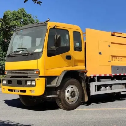 Isuzu FTR Road Sweeper Truck - Municipal Cleaning Water Truck