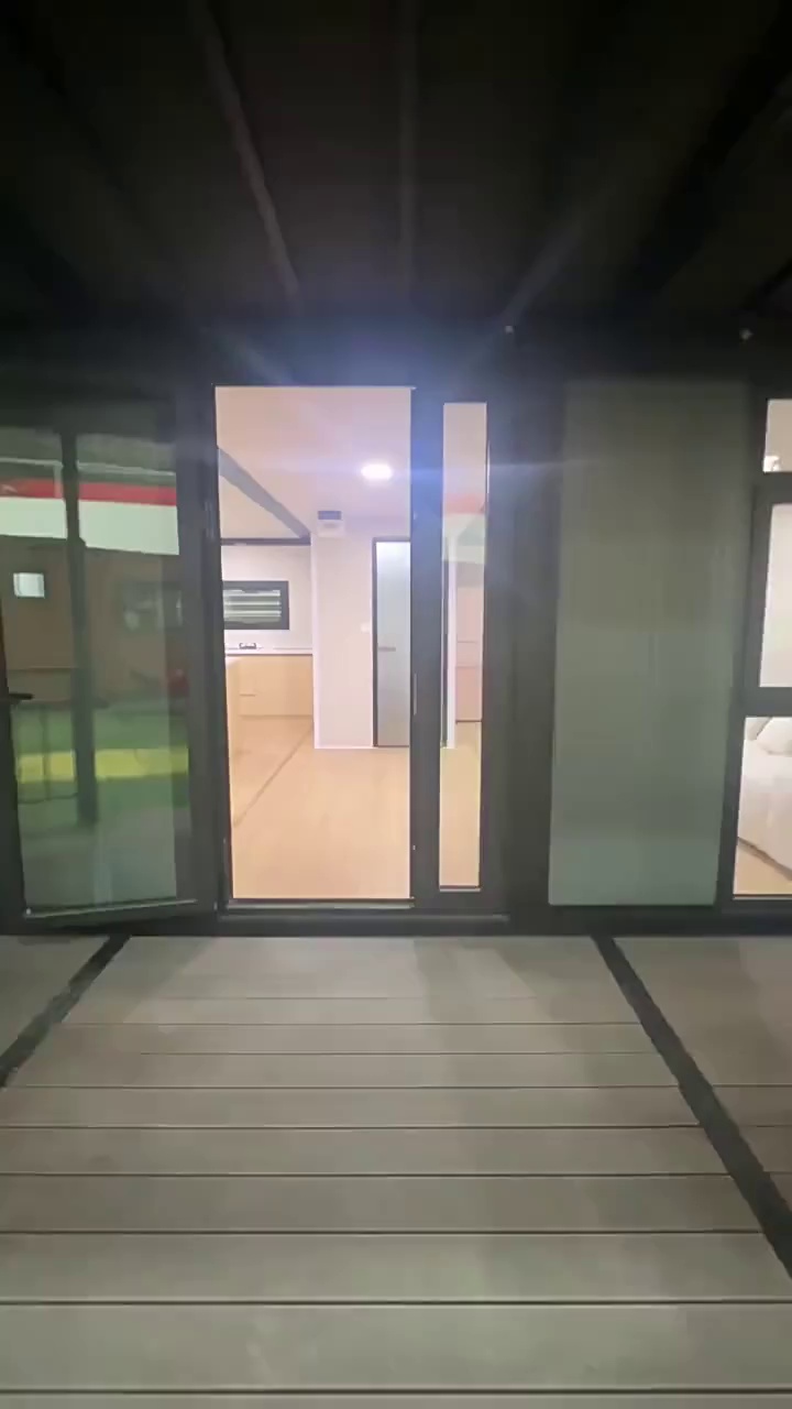 Modular 20ft Folding House with Expandable Rooftop Design