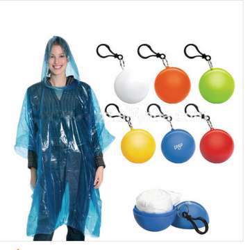 Relatiegeschenk regenponcho in sleutelhangerballen