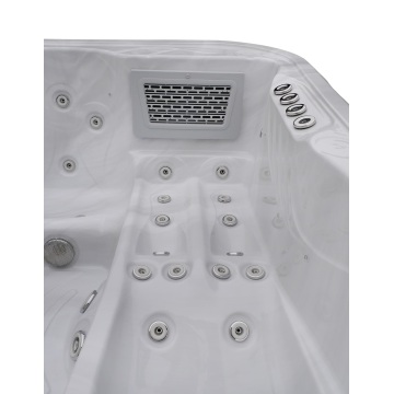 6-Person Acrylic Outdoor spa