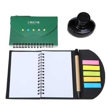 Notebook a spirale di busta A6 con note appiccicose fodera, blocco note, penna, carta kraft, marcatore di pagina e indici colorati
