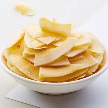 Crispy tasteful coconut flakes