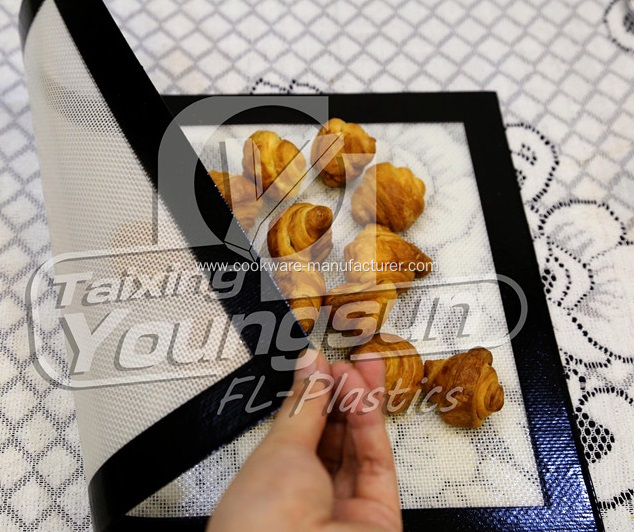 Soft and non-stick silicone mat for baking