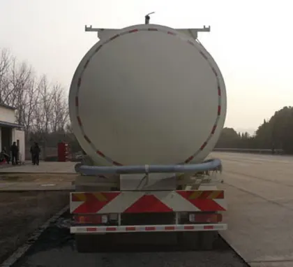 SINOTRUCK Steyr Bulk Powder Goods Tank Truck