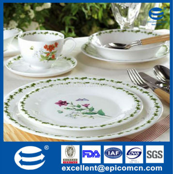 a floral design, scalloped edge, and gold rim composed Set of 6 marked porcelain dessert/salad plates