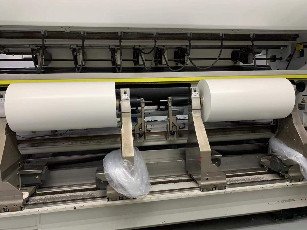 Непрозора біла поліестерна плівка Корона, оброблена для друку етикетки та тегів