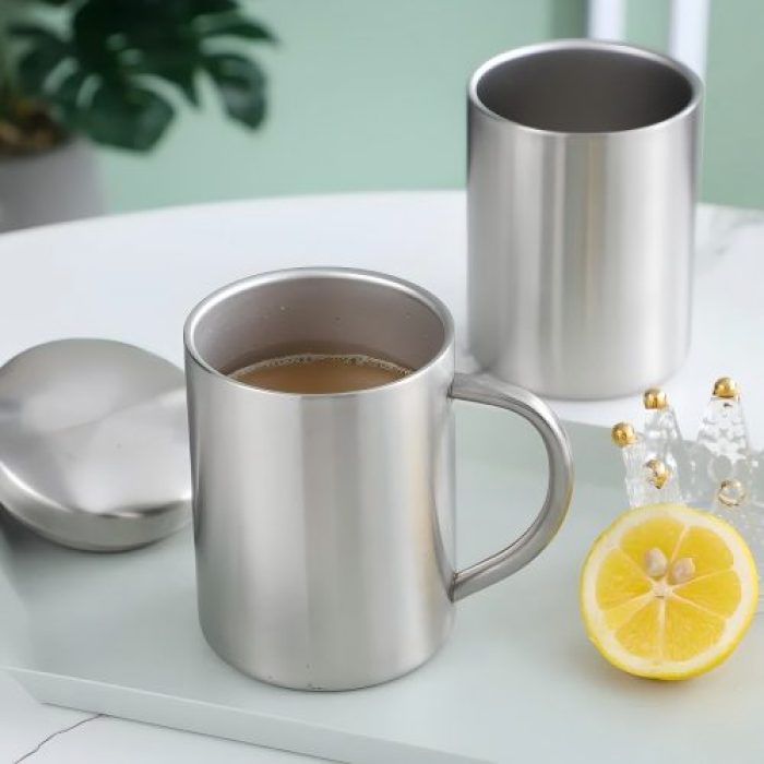 Kaffeetasse aus Metall mit Henkel, einwandig