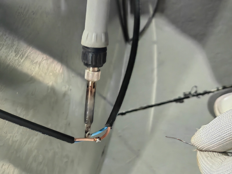 Коргарони моҳир кафшер мекунанд 304 ҷузъҳои сопло пӯлод