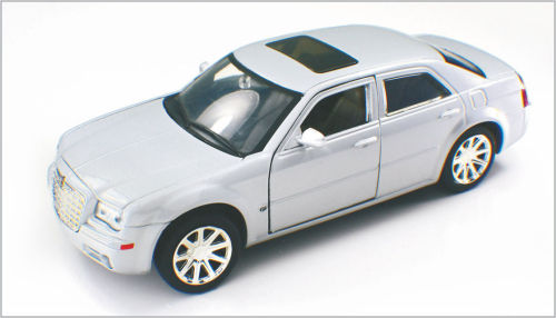 1 / 24  Silvery White Custom Scale Model Cars Chrysler 300  As Home Decoratio