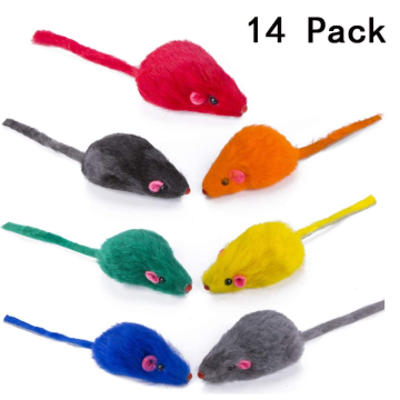 Juguete de ratones de plumas para gatos.