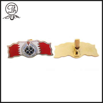 University gold divot tool ball marker