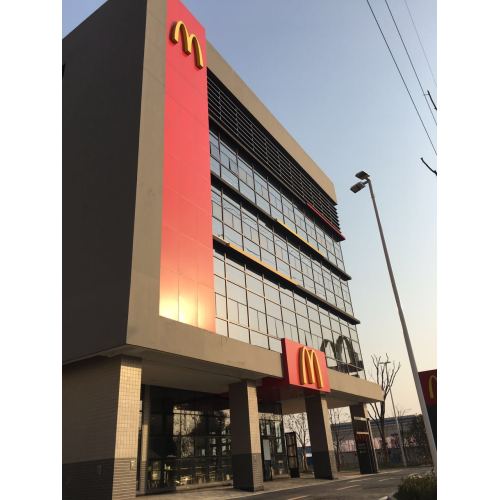Proyecto de muro cortina para restaurante McDonalds Drive-Thru