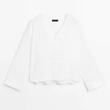 Women's elegant and versatile long sleeved V-neck shirt