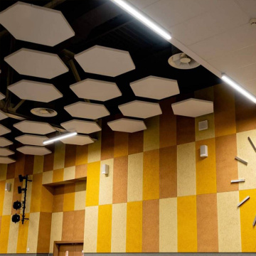 Defletores acústicos suspensos em fibra de vidro para auditório