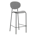 Oryginalny projekt restauracji Barstool z metalowymi nogami