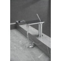 Patentiertes Design-Klavier-Wasserfall einzelner Griff-Becken-Wasserhahn