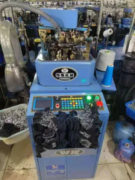 Automatic computerized hosiery machine