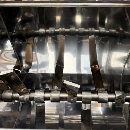 Mixer horizontal stainless steel untuk pencampuran warna plastik