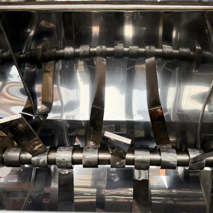 Mixer horizontal stainless steel untuk pencampuran warna plastik