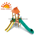 Combinez l&#39;équipement de terrain de jeu de toit de Playhouse pour des enfants