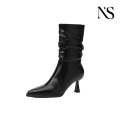 Botas femininas de couro preto franzido