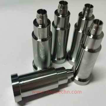 Blow Molding Komponen Memproses Pin Ejector dengan Lubang