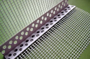 Expanded corner mesh