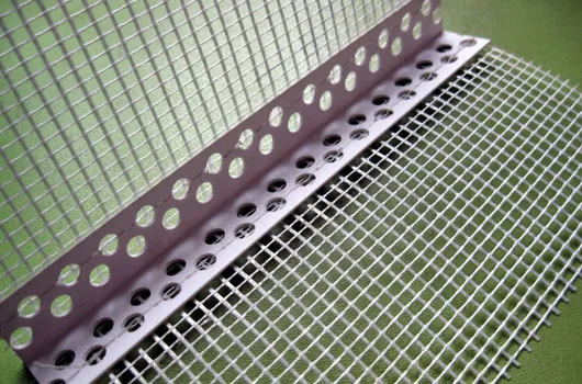 Expanded corner mesh