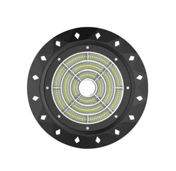 Outdoor high bay light with high shock resistance