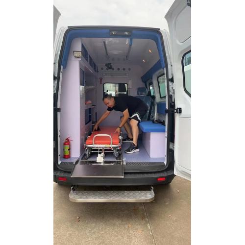 4x2 ICU Negative Pressure Available Ambulance Emergency Car