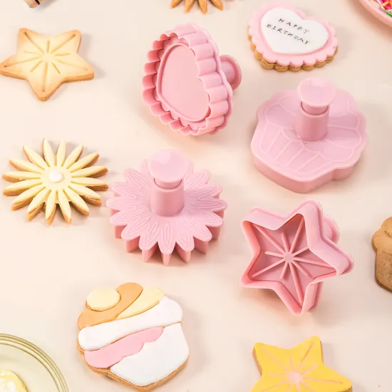 4-Piece Flower Cookie Cutter Set: Perfect for Adding a Touch of Sweetness to Your Home Kitchen