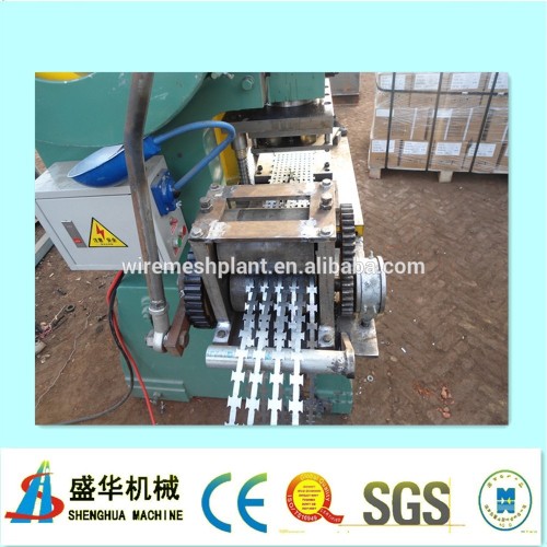 Razor barbed wire mesh machine ( Nine strips)