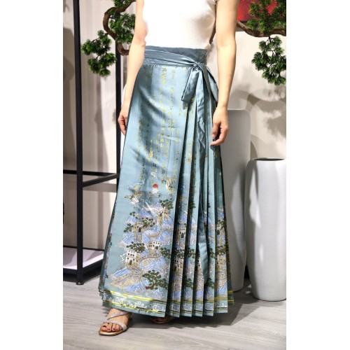 falda plisada azul claro