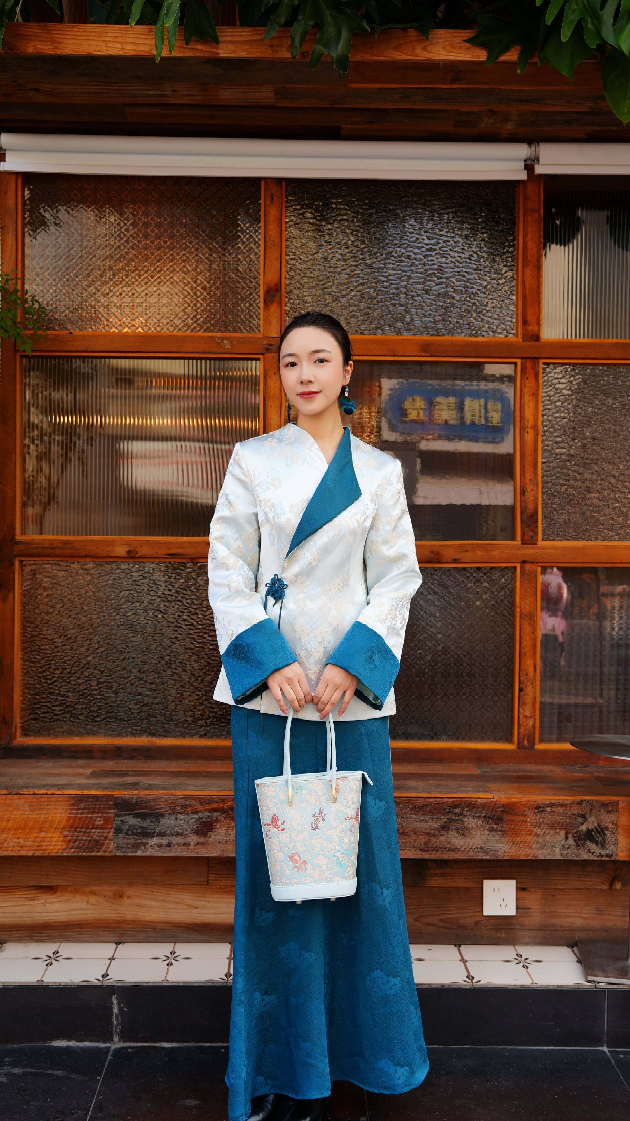 Blusa Xiangyunsha con brocado de seda Shisanchai Seven Voyages