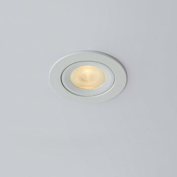 Mini führte unter Schranklichter