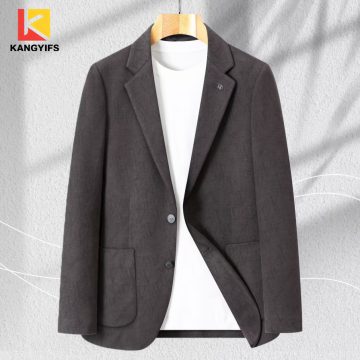 بدلة عادية باللون الرمادي الداكن مع ملصق الياقة