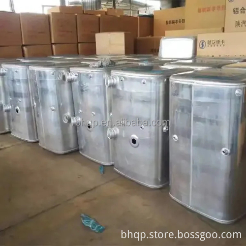 SINOTRUK Spare Parts Howo 336 6x4 Dump Truck Engine Parts 300L Square Aluminum Alloy Fuel Storage Tank Assembly WG9725550300