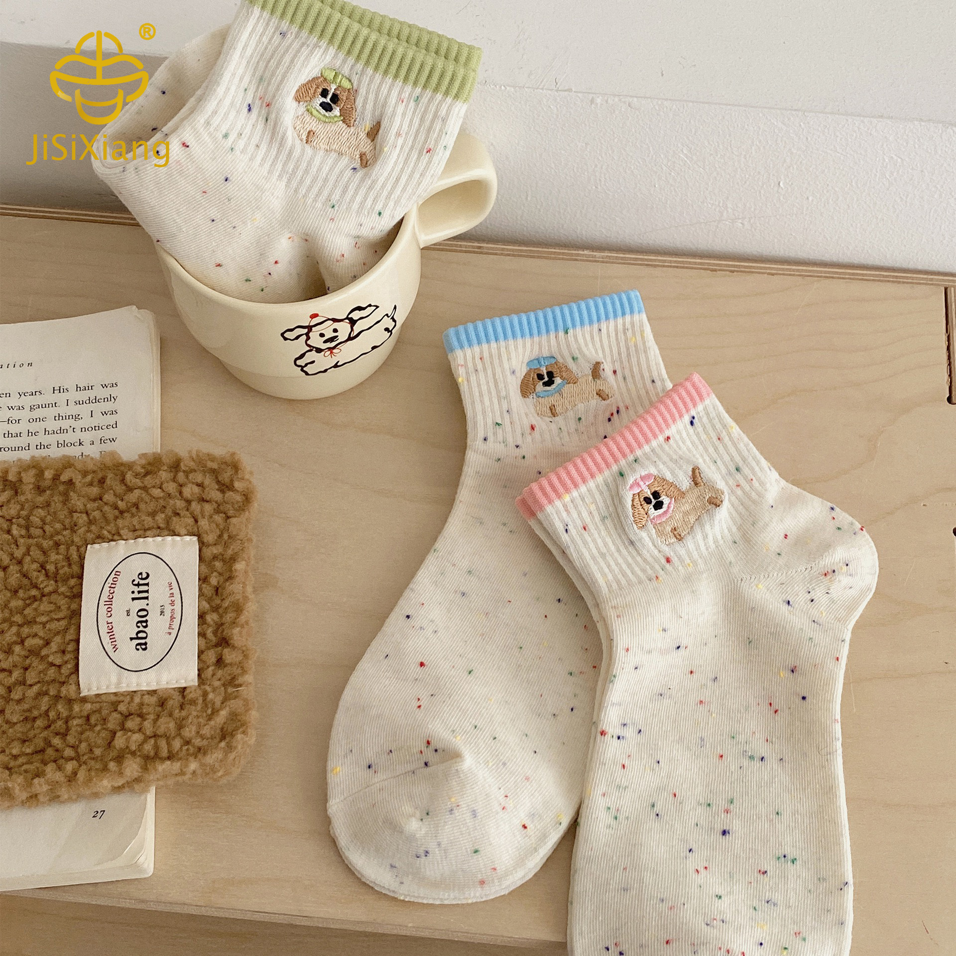 한국 버전 만화 개 자수 짧은 양말 대학 스타일 대비 색상 점 원사