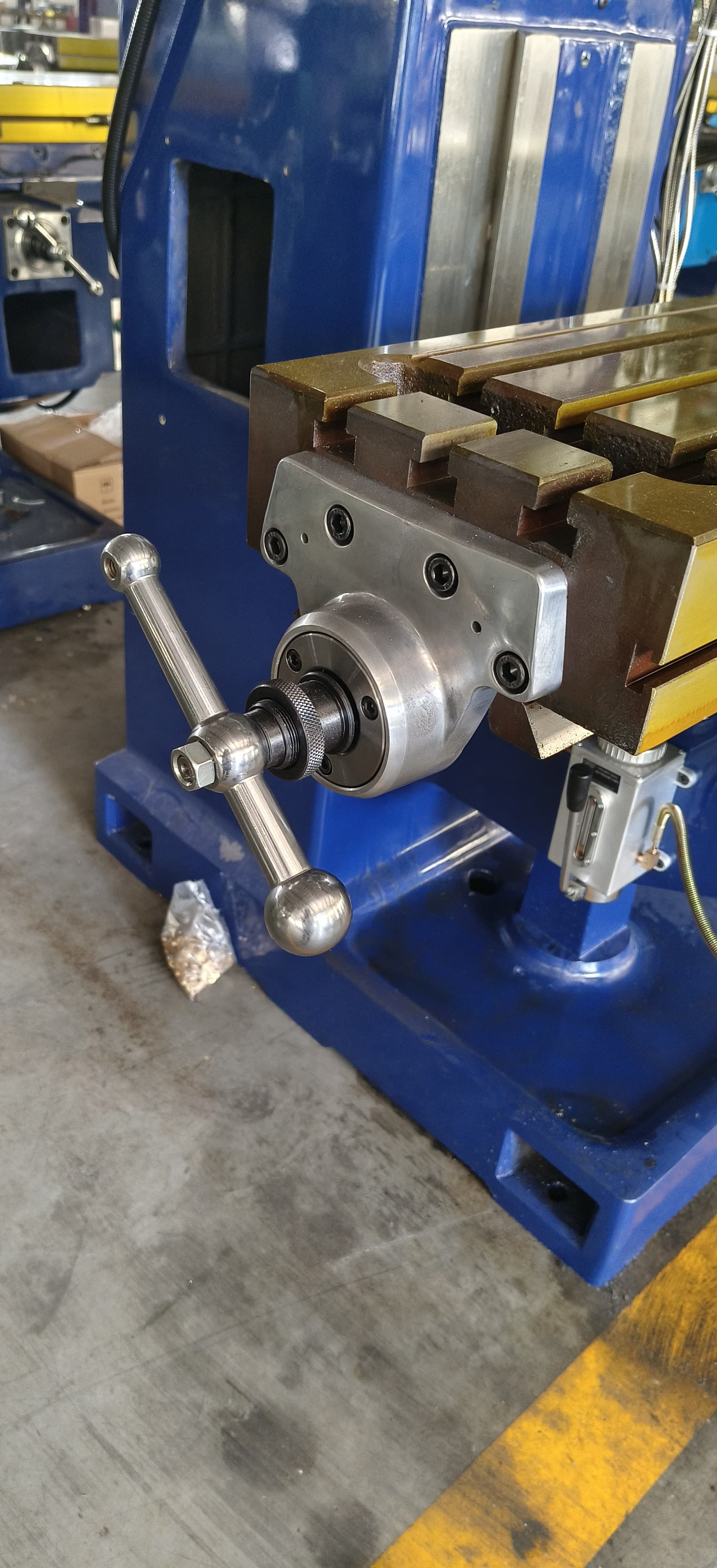 Universal Vertical Milling Machine