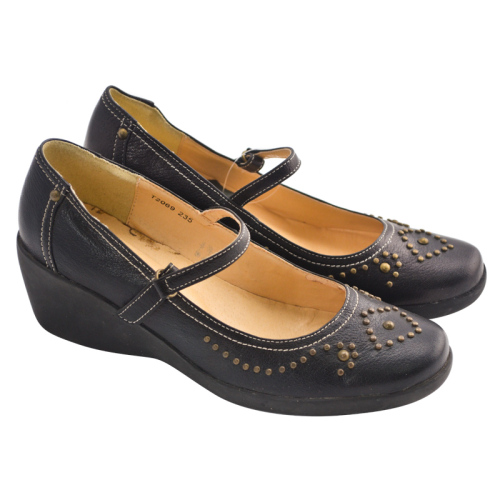 Black Lady Soft Sheepskin Shoe with Rivets (T2069)