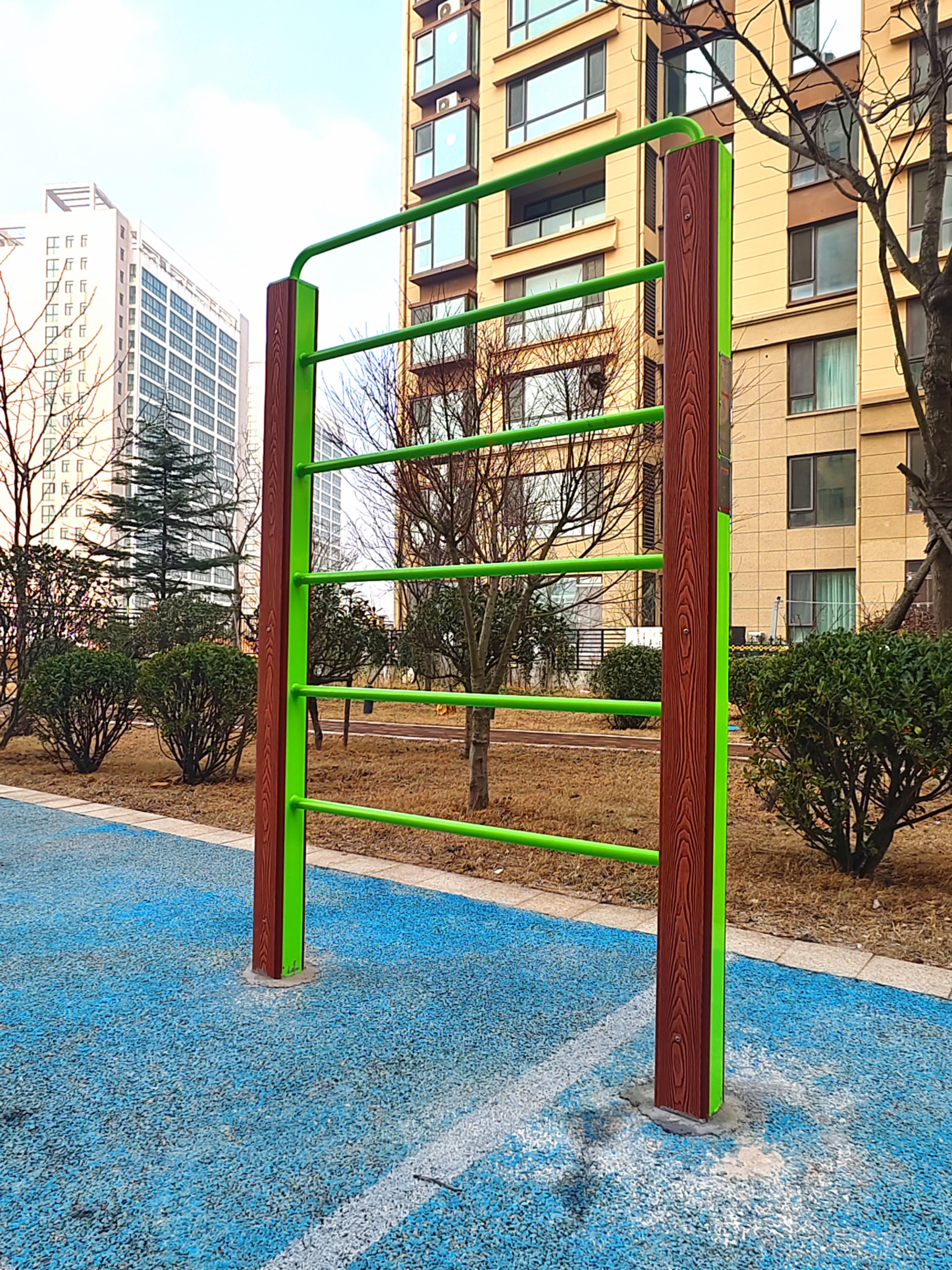 Outdoor fitness equipment