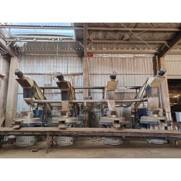 Sawdust biomass machine to make fuel pellet