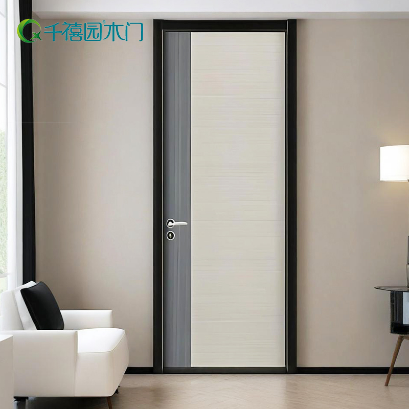 Porta do quarto com conjunto de balanço doméstico