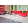 Sofá seccional rojo vibrante con diseño moderno